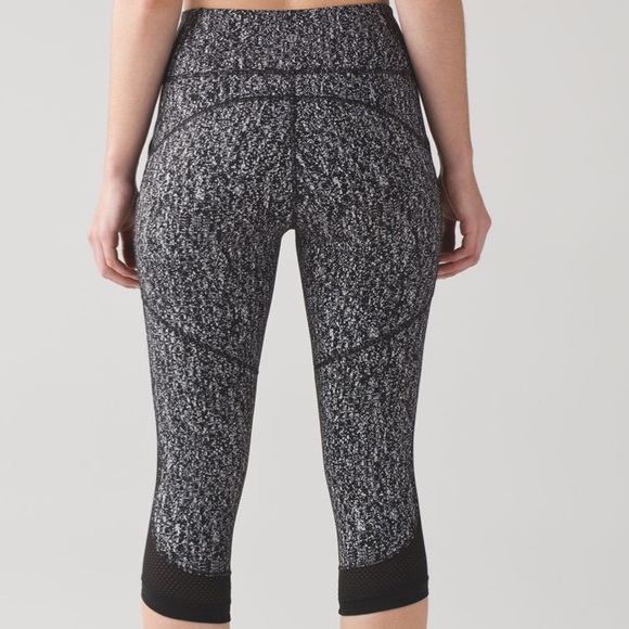 Lululemon Fit Physique Crop (19") - Picture 4 of 5